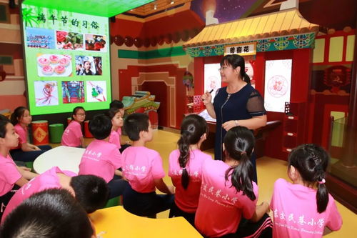 依托社會(huì)大課堂 構(gòu)建陽光教育新課程 我校課程精彩亮相北京市社會(huì)大課堂十周年總結(jié)展示大會(huì)
